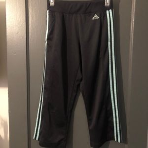 Adidas • 3/4 length bottoms S